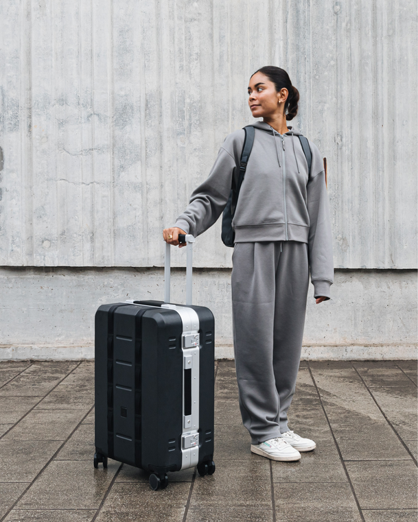 Ramverk Pro Check-in Luggage Medium Silver