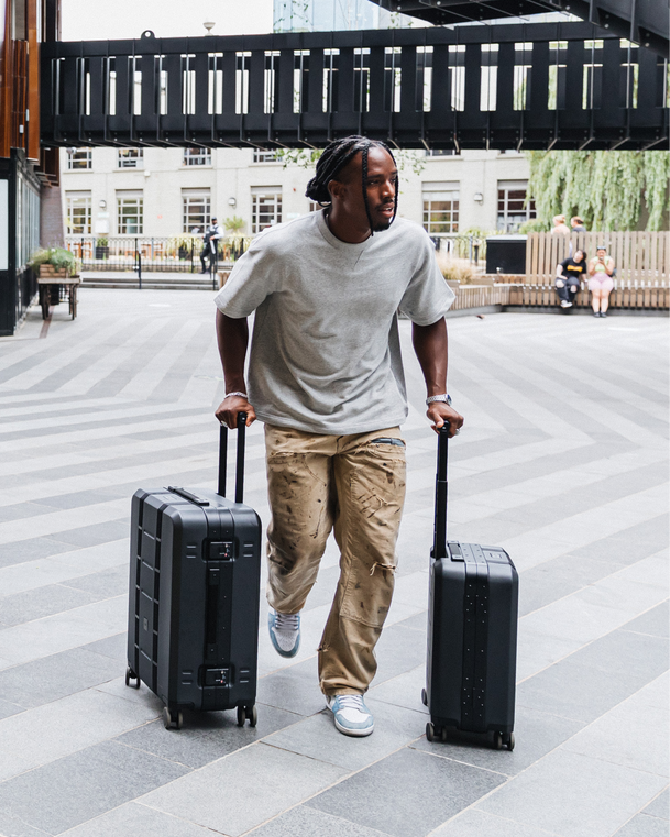 Ramverk Pro Check-in Luggage Medium Black Out