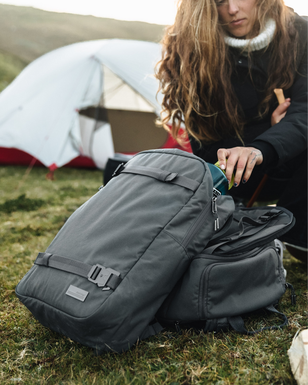 Essential Backpack 17L Gneiss